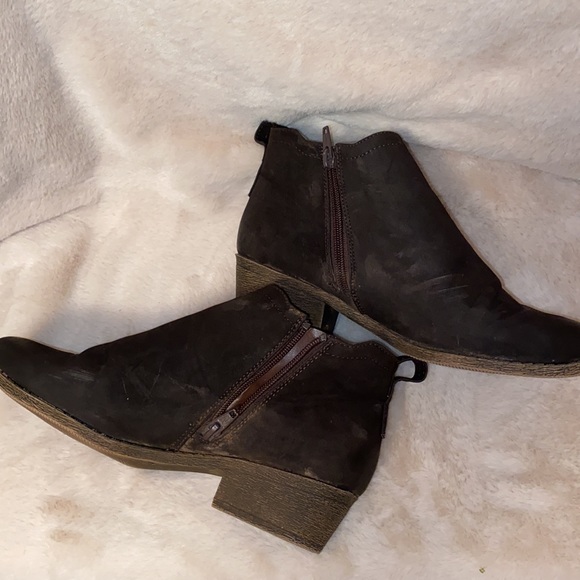 Brown Swede booties - Picture 5 of 5